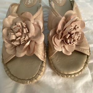 Size 8 Beige flower sandal slip ons
